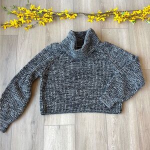 Stylish Oversized Black and White Turtleneck  Sweater size Medium EUC